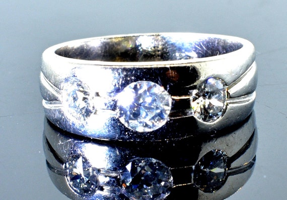 Platinum and Diamond Ring, Art Deco, Circa 1935 - image 4