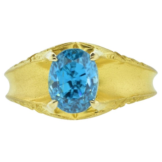 Antique Ring 18k Centering a Natural Very Fine Blu
