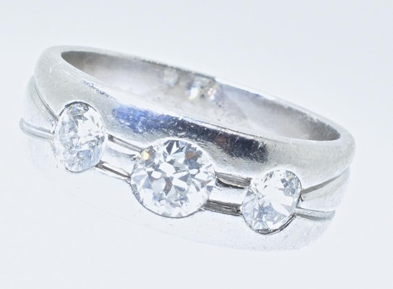 Platinum and Diamond Ring, Art Deco, Circa 1935 - image 5
