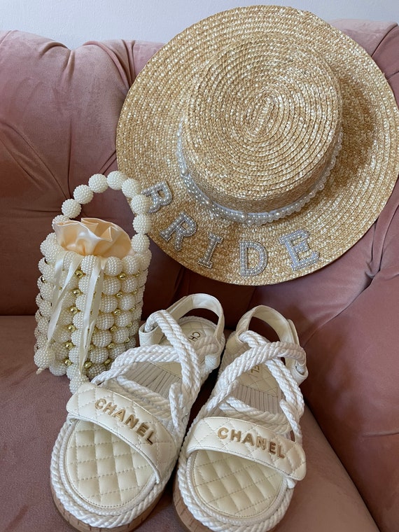 Cloth hat Chanel White size S International in Cloth - 23488645