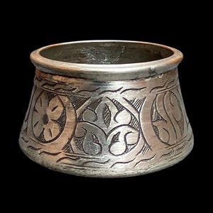 Ciotola orientale vintage in rame stagnato inciso.