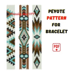 Könnte beinhalten: Ein digitales Download-Muster für ein Peyote-Stich-Armband. Das Muster zeigt drei verschiedene Designs mit geometrischen Formen in Braun, Weiß und Türkis.