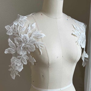 2298 New Light Ivory Brautkleid-Spitze-Applikation mit klaren Pailletten