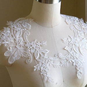 2283 Hochzeitskleid Spitze Applikation Hell-Ivory Braut Spitzen-Applikation Ausschnitt Spitze für Brautschleier im Paar gespiegelt