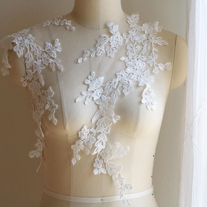 2128 Applique in pizzo con fiori di ciliegio, Applique in pizzo per abito da sposa, Applique in pizzo con coppia specchiata, Applique in pizzo da sposa ricamato color avorio chiaro