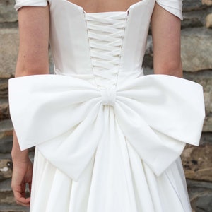 Detachable Bow for Wedding Dress, Oversize Satin Bow, Bridal Gown Accessory, Large Bow Removable, White, Ivory Bridal Dress Bow Removable