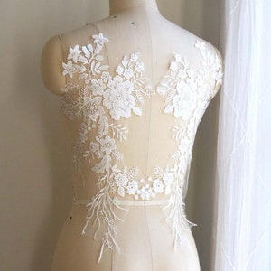 2207 Große Brautkleidung Spitzenapplikationen, helles Elfenbein, gespiegeltes Paar, Blatt Spitzenapplikationen, Hochzeitskleid Mieder Spitzenapplikationen, Oversize Lac