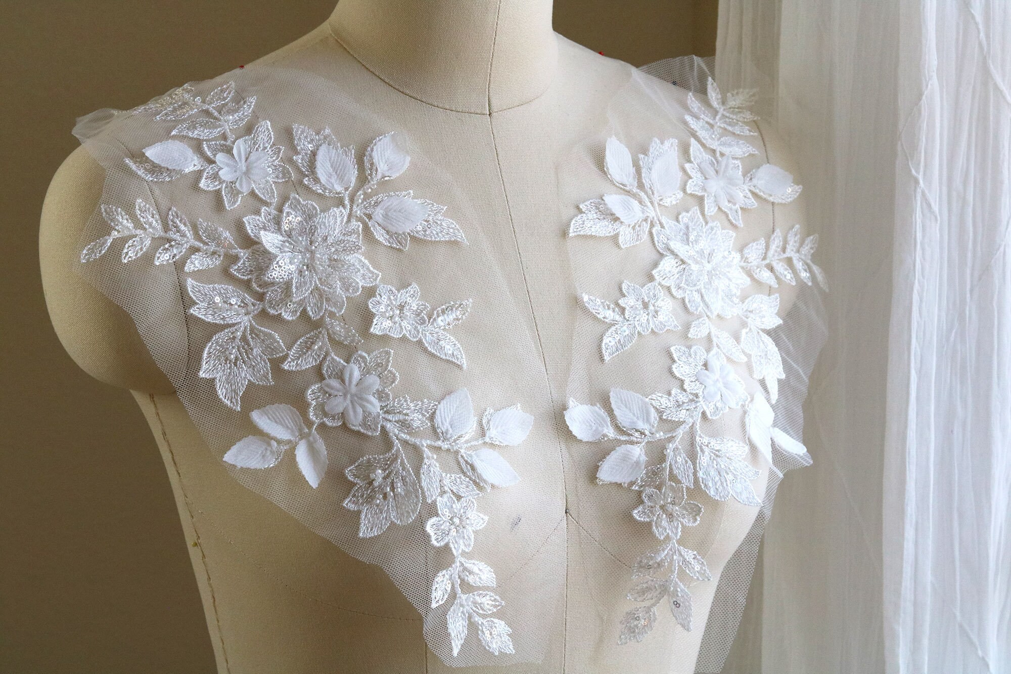 2267 Romantic 3d Leaf Off White Lace Applique for Illusion Wedding Dresses, DIY Bridal Gowns, Veils Lace Appliqué with Leaf and Sequins