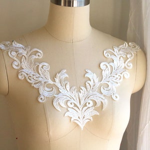 2239 Hochzeitskleid mit V-Ausschnitt, Light IVORY Pailletten Braut Spitze Applikation, Brautkleider Spitze Applikation