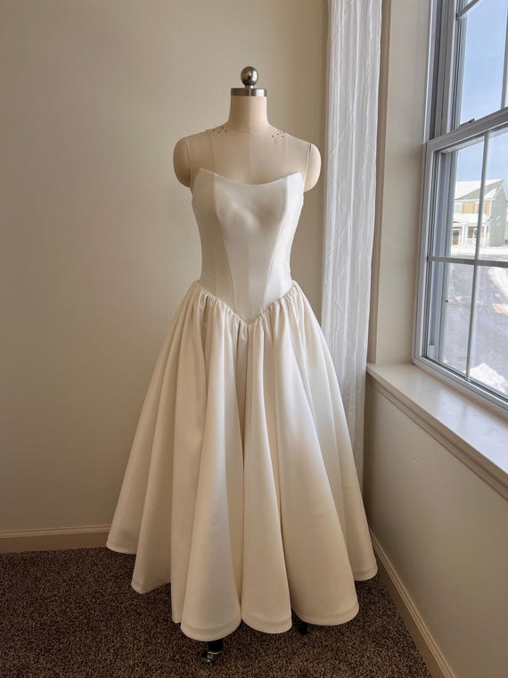 cream maid of honor dresses Off-the-Shoulder Chiffon Bridesmaid line Fabric HijabInspiration Casual Eid Outfits Modern Style:Black Corset Dress