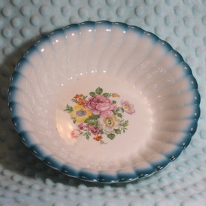 Homer Laughlin serving bowl
