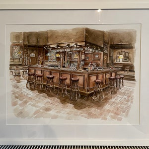 Puede incluir: Pintura a la acuarela de una escena de bar, enmarcada en blanco. La barra es marr&oacute;n con una fila de taburetes. El suelo est&aacute; embaldosado. La barra tiene vasos colgados encima. La pintura tiene un ambiente c&aacute;lido y acogedor.