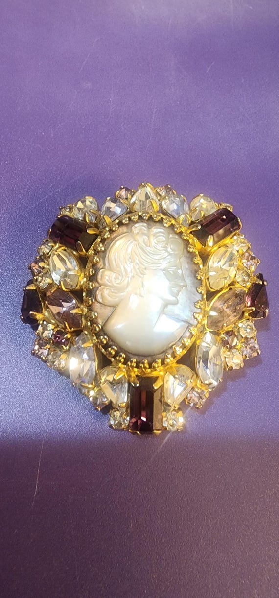 beautiful cameo brooch