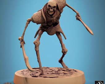 Op de afbeelding: Een skeletfiguur met een schedelkop, die een harnas draagt en in elke hand een zwaard vasthoudt. De figuur staat op een ronde basis.