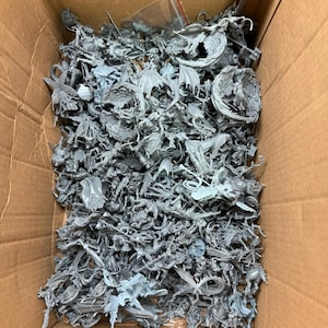 Wholesale DnD Miniatures Box – Misprints & Defective Minis for Kitbashing and Terrain Projects 0.5kg, 1.1lb