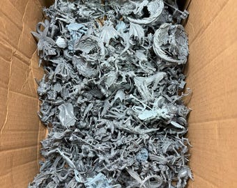 Caja de miniaturas de DnD al por mayor: erratas y miniaturas defectuosas para proyectos de construcción de kits y terrenos (0,5 kg, 1,1 lb)