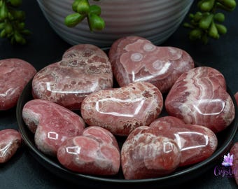 Cœur sculpté en rhodochrosite de haute qualité, provenant d'Argentine
