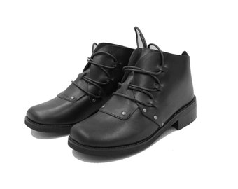 Handmade flat lace up women boots, black casual ankle boots