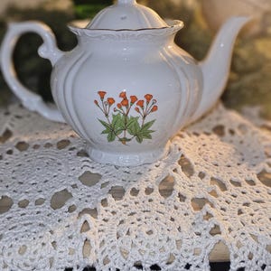 Vintage 1970s Floral Teapot – White Ceramic Retro Tea Pot, Mid Century Kitchen Decor