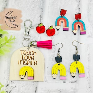 Potlood gebogen oorbellen, potlood sleutelhanger Laser gesneden bestand, Teach Love inspire keycain svg, Teachers Bundle svg Rainbow leraar svg