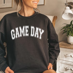 Game Day Outfit ideas * Red and Black Game Day * Vintage L Sweater *  Hillflint Sweater * Louisville Car…