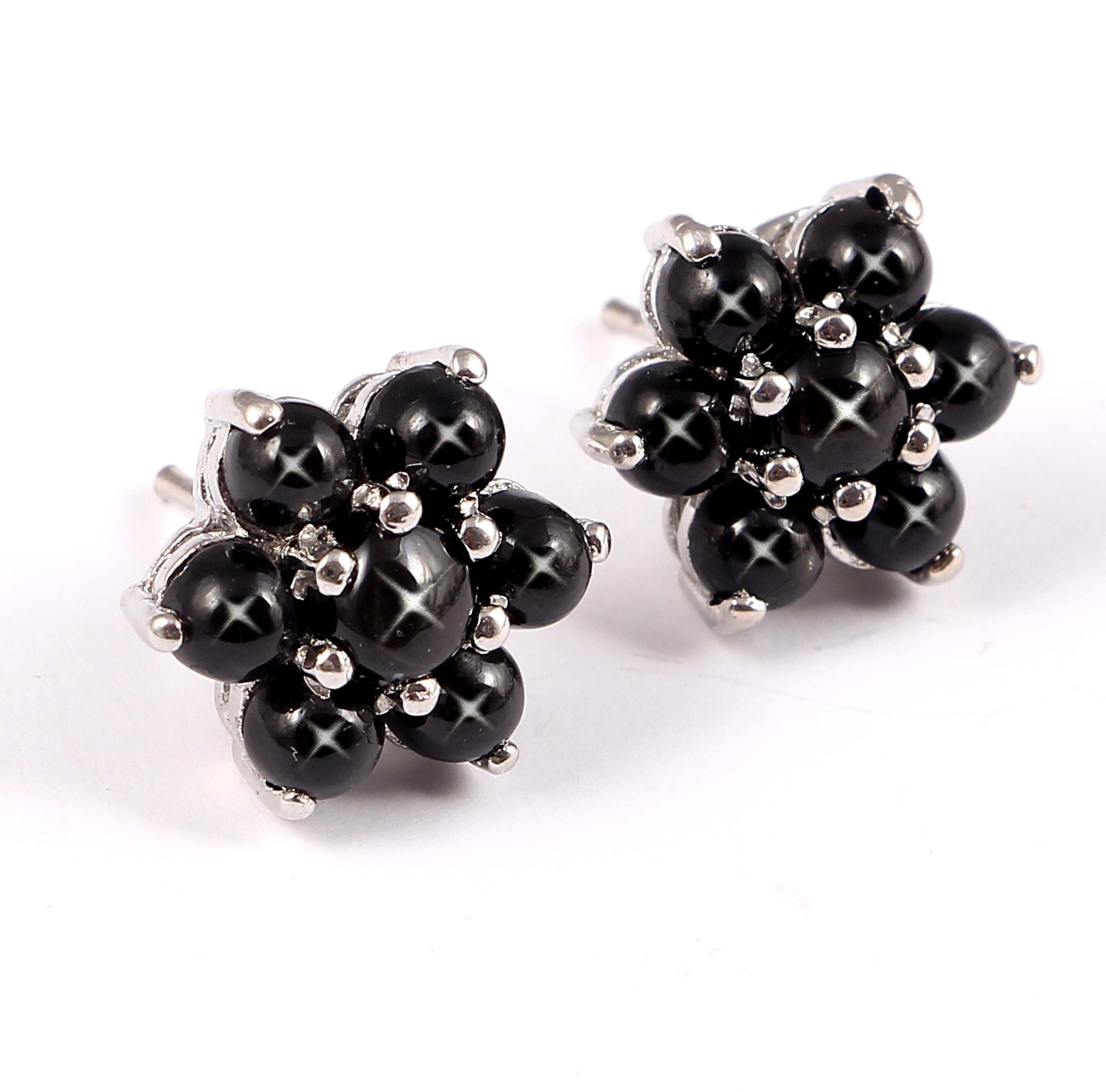 Black Star Stud Earrings main image 0
