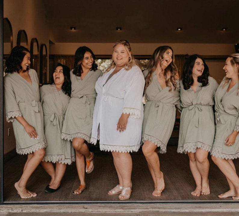 Plus Size 2XL 3XL 4XL Bride Bridal Bridesmaid Robes, Bridesmaid Gifts, Wedding Robes, Getting Ready Robes, Lace Robes, Plus Size Pajamas bild 1