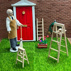 GARDEN 1/12 Accessories. Ladder, stepladders, broom, garden hoses, flower box. Peat. 12003,12004,11002,12211,12207,12015,12012.