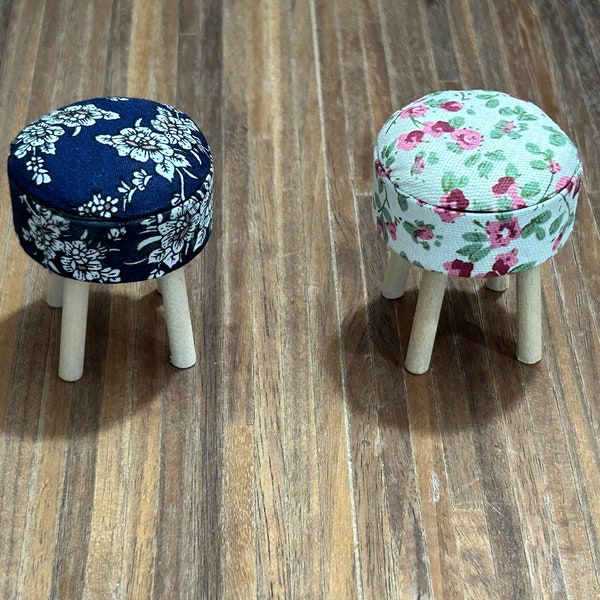 Beautiful little stool to complete the decor of Dollhouses. 1/12 scale. Coordinates with armchairs and cushions. No:11701,11702