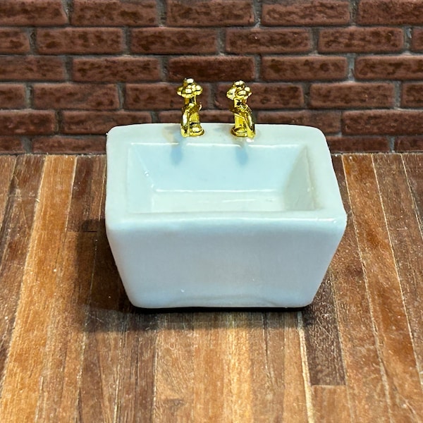 Beautiful ceramic sink with gold finished faucets. 1/12 scale for Dolls House. 17910.