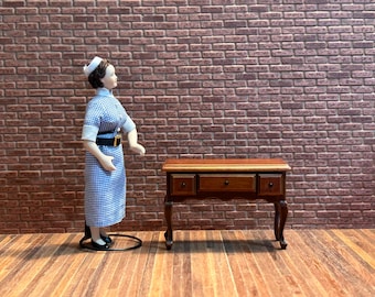 Bedroom desk in burgundy wood with curved legs and three functional drawers. 1:12 scale for dollhouses. 22411.