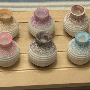 Beautiful ceramic vases of good quality, offered in 6 colors to choose from. 1/12 scale for Dolls House. 13405.