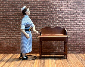 Dressing washbasin table. 1:12 scale for dollhouses. 20400.