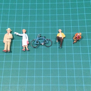 Hand painted O&O27 Scale figures and bicycle Vintage Item.