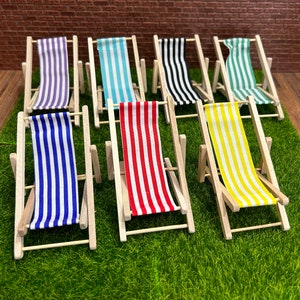 Beautiful Vintage folding beach chair in wood and striped fabric. 1/12 scale for Dollhouse. 12001, 02, 05, 13101, 02, 06, 07