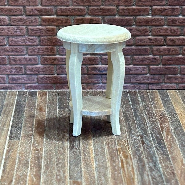 Round top Side-table. 1/12 Scale in unpainted wood. Practical and pretty, 1 shelf, curved legs. 14604.