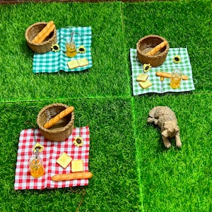 Rare 10-pieces picnic basket offered in 3 colors. 1/12 scale for Dollhouse. 12607, 12608, 12609.