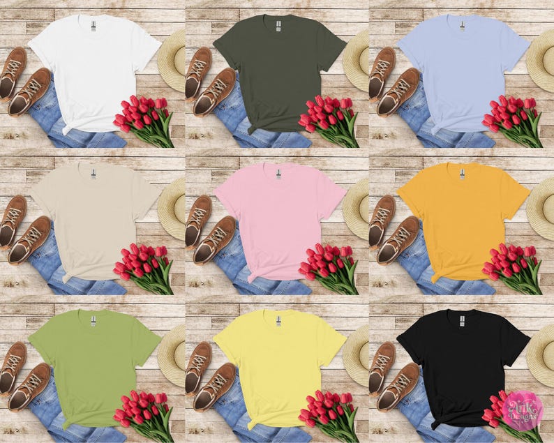 K&ouml;nnte beinhalten: Neun verschiedenfarbige T-Shirts, darunter Wei&szlig;, Olivgr&uuml;n und Schwarz, werden mit Jeans, Schuhen, H&uuml;ten und Str&auml;u&szlig;en roter Tulpen pr&auml;sentiert. Die Hemden sind auf einer hellen Holzmaserung angeordnet.