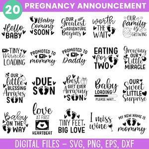 Op de afbeelding: Een verzameling van 20 zwart-witte digitale ontwerpen voor zwangerschapsaankondigingen met teksten zoals Hello Baby, Baby Coming Soon, Our Greatest Adventure Begins, Worth The Wait, Our Family Is Growing, Tiny Miracle Loading, Promoted To Mommy, Promoted To Daddy, Eating For Two, Growing Our Little Miracle, Our Little Blessing Arrives Soon, Due Soon, Best Gift Ever Arriving Soon, Baby Loading, Our Sweet Little Surprise, Baby On The Way, Love At First Heartbeat, Tiny Feet Big Love, I Miss Wine en My New Name Is Mommy.