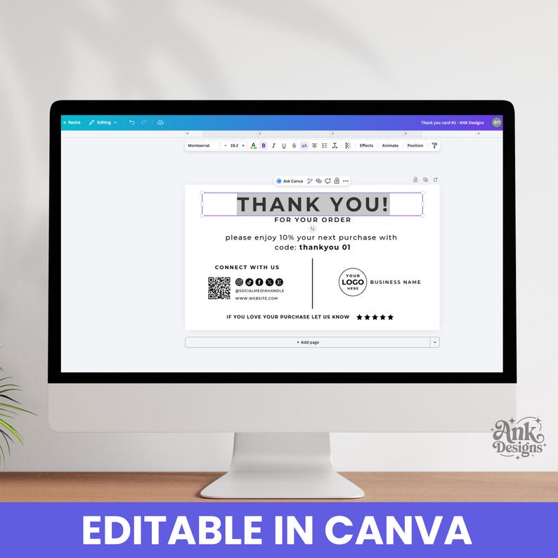 Puede incluir: Un monitor de computadora muestra un dise&ntilde;o de tarjeta de agradecimiento. La tarjeta presenta el texto "THANK YOU!" y "FOR YOUR ORDER". Incluye un c&oacute;digo QR, iconos de redes sociales y un espacio para un logotipo. La parte inferior de la pantalla dice "EDITABLE IN CANVA".