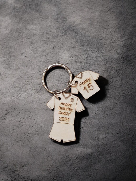 Portachiavi in legno con maglia da calcio, personalizzato, mamma, papà,  zio, zia, nonno, tata, compleanno, regalo per lui, bambini, calcio,