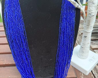 Collana a cascata multi-filo di perline blu cobalto – Gioiello boho di tendenza