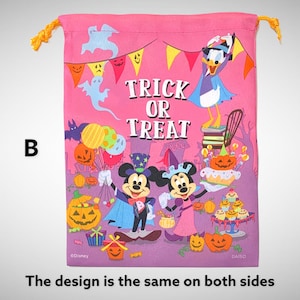 Puede incluir: Bolsa de cord&oacute;n rosa para Halloween con la inscripci&oacute;n "Trick or Treat" y Mickey Mouse y Minnie Mouse disfrazados. La bolsa lleva la menci&oacute;n "&copy;Disney".
