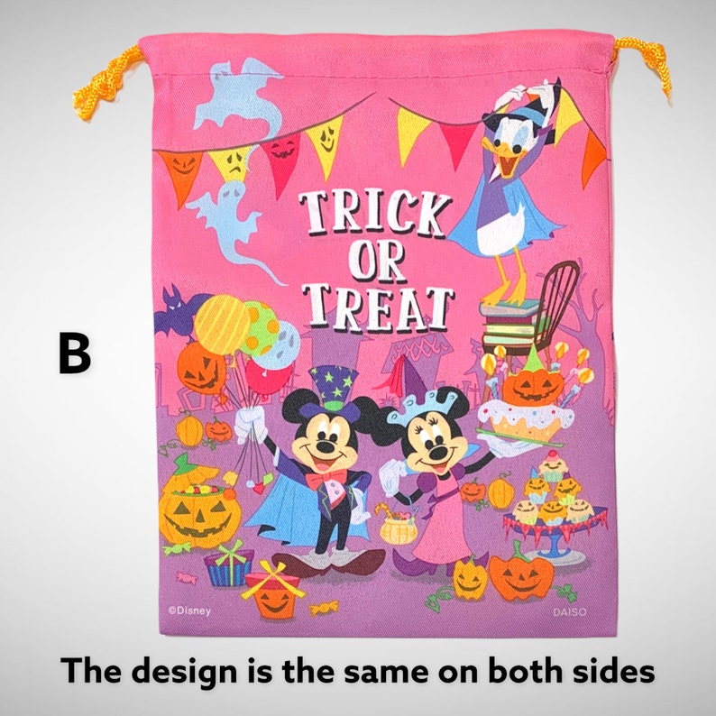 Puede incluir: Bolsa de cord&oacute;n rosa para Halloween con la inscripci&oacute;n "Trick or Treat" y Mickey Mouse y Minnie Mouse disfrazados. La bolsa lleva la menci&oacute;n "&copy;Disney".