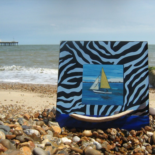 Peinture originale de voilier + bois flotté sur cadre en verre miroir / Felixstowe beach art