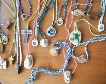 Naszyjniki z drewna dryftowego/sznurka/kamienia/szkła morskiego – pochodzenie Felixstowe Beach