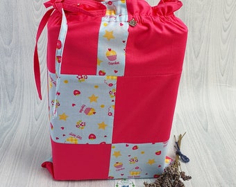 borsa regalo in tessuto, borsa in tessuto cupcake, borsa regalo media, regalo per la madre, idea confezione regalo, confezione regalo, borsa con coulisse, idea regalo per la sorella