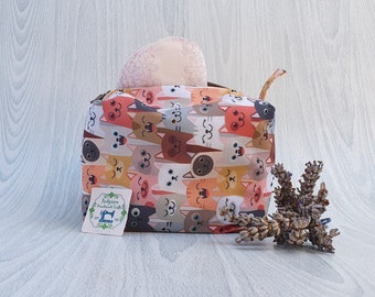 sanitary pad bag, period pads bag, teen period bag, first period bag, teenager girl gift, cat lover gift, square cosmetic bag, cats owner