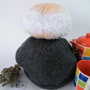 Michael D Higgins, Michael D tea cosy, tea cosy, knitted gift, hand-knitted present, knitted table decor, handknit gift, made in Ireland imagem 6