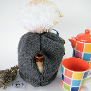 Michael D Higgins, Michael D tea cosy, tea cosy, knitted gift, hand-knitted present, knitted table decor, handknit gift, made in Ireland imagem 7